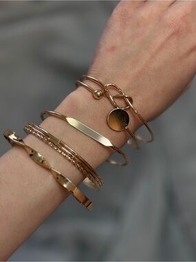 🔥Set of 5 Gold-Tone Bracelets